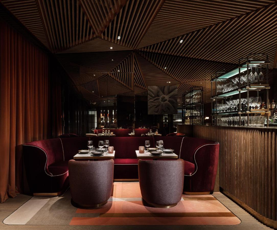 The Hari Hong Kong Hotel Exterior photo The interior of the restaurant