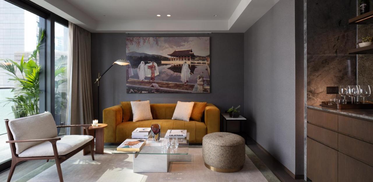 The Hari Hong Kong Hotel Exterior photo A living room at the hotel