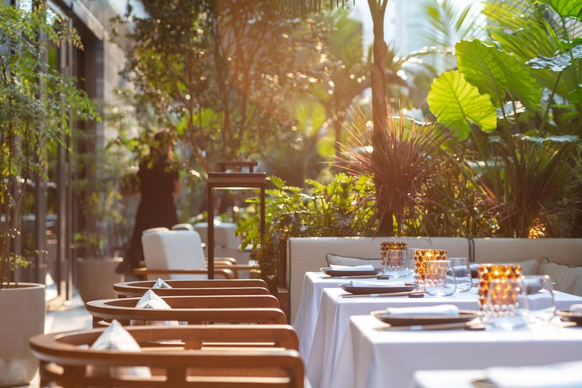 The Hari Hong Kong Hotel Exterior photo The Terrace